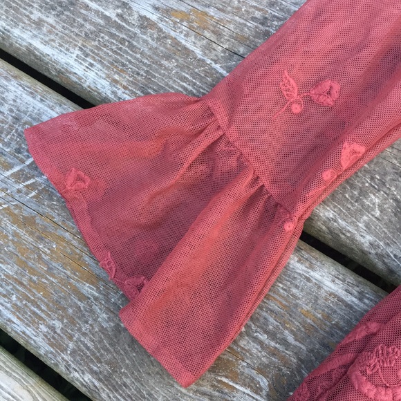 Forever 21 Lace Sleeved V Neck Dress - Picture 3 of 9